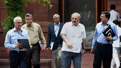 నూతన కాగ్ గా బాధ్యతలు చేపట్టనున్న రాజీవ్ మెహ్రిషి