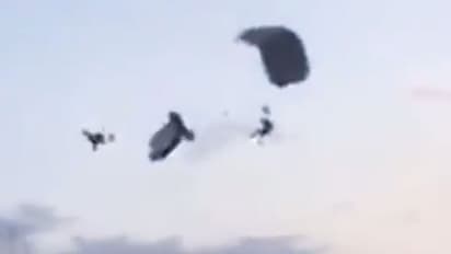 പാരച്ചൂട്ടില് പറക്കുന്നതിനിടെ ആകാശത്തുവച്ച് കൂട്ടിയിടിച്ച് സഞ്ചാരി മരിച്ചു