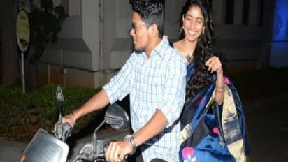 இருசக்கர வாகனத்தில் சிம்பிளா நிகழ்ச்சிக்கு வந்த சாய் பல்லவி...!