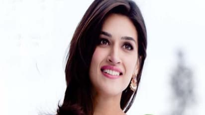 டாப்லெஸ் புகைப்படத்தை வெளியிட்டு... ரசிகர்களை குஷிப்படுத்திய நடிகை..!