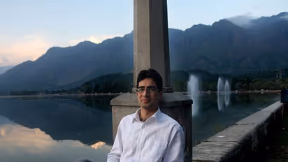 जानिए ऋषि सुनक के PM बनने के बाद कश्मीरी IAS अफसर ने क्यों कहा- भारत में मुस्लिमों को बहुत आजादी