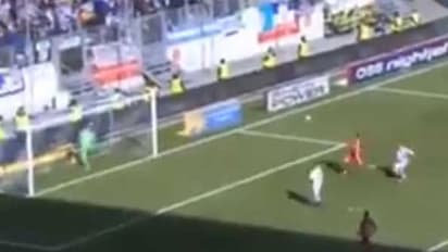 എന്നാലും എന്റെ ഗോളി.. ലോകത്ത് ഒരു ഗോളിയും ചെയ്യാത്ത ആനമണ്ടത്തരം.!