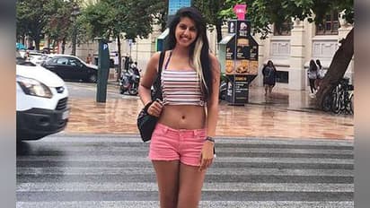 అక్కనే డామినేట్ చేస్తున్న అందాలు... ఈమె ఎవరో తెలుసా..