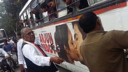 "తాతయ్య చిల్" అంటూ విహెచ్ కు కామెంట్ పెట్టిన హీరో విజయ్