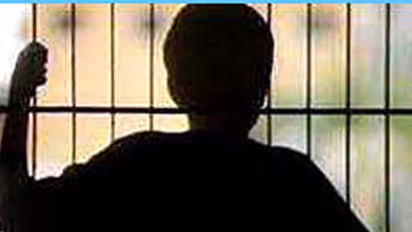 Drunken youth forcibly kisses girl on street, mother drags him to police station