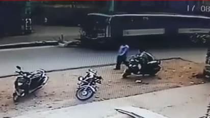 (ವಿಡಿಯೋ) ಬಿಎಂಟಿಸಿ ಗುದ್ದಿ 15 ಅಡಿ ದೂರ ಬಿದ್ದರೂ ಬದುಕುಳಿದ !