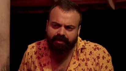 ചിരി ആയുസ് കൂട്ടും ചാക്കോച്ചാ... ശിക്കാരി ശംഭുവിന്റെ സെറ്റില് പിറന്നാള് മധുരം