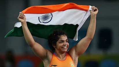 ৫ বছরের প্রতীক্ষার অবসান, অবশেষে সোনার স্বাদ পেলেন সাক্ষী মালিক 