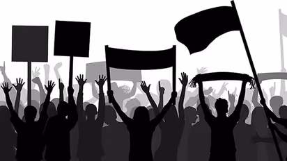 ಬೀದರ್ ಜನಪ್ರತಿನಿಧಿಗಳಿಗೆ ಮಹಿಳೆಯರಿಂದ ಚಪ್ಪಲಿ ಸೇವೆ: ಏಕೆ ಗೊತ್ತೆ ?