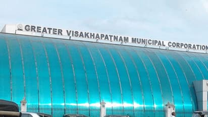 వైసీపీ ఖాతాలోకి విశాఖ... స్టీల్ప్లాంట్ ఏరియాలో జగన్కు ఎదురుగాలి