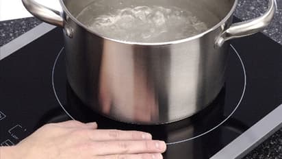 பெண்களே..! கேஸ் அடுப்பு Vs இன்டெக்ஸன் அடுப்பு..சமையலுக்கு எது சிறந்தது? தெரிஞ்சு வச்சுக்கோங்கோ..!