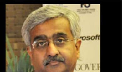 సీఎం కళ్లెదుటే.. సీఎస్ ని కొట్టిన ఎమ్మెల్యేలు?