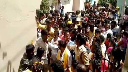 மீண்டும் ரசிகருக்கு “பளார்” விட்ட தெலுங்கு கேப்டன் பாலகிருஷ்ணா!