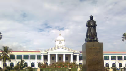 'നയാ പൈസയില്ല'; ഓഗസ്റ്റ് മാസത്തെ ശമ്പളം- പെൻഷൻ ചെലവുകൾക്കായി 1000 കോടിയുടെ കടപ്പത്രമിറക്കി സര്ക്കാര്