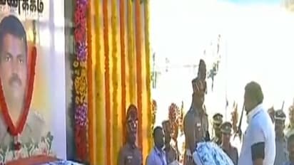 வீரமரணம் அடைந்த பெரிய பாண்டியன் உடலுக்கு முதல்வர், துணை முதல்வர், தலைமை செயலாளர் மரியாதை..!