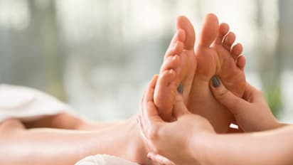 மன அழுத்தம் போக்க எளிதான ஒரு வழி இருக்கு. அதுதான் ரெப்ளெக்ஸாலஜி…