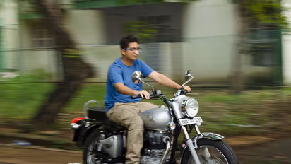 This device will SMS your mom if you ride rashly