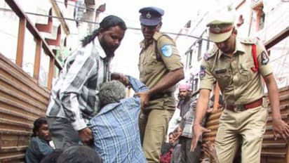 కరోనా నిబంధనలు మరింత కఠినం...విజయవాడలో యాచకులపై నిషేధం