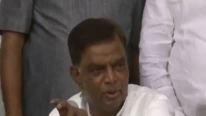 ನೀನು ಬಾವಿಯಲ್ಲಿ ವಟಗುಟ್ಟುವ ಕಪ್ಪೆ: ಸಿದ್ದರಾಮಯ್ಯ ವಿರುದ್ಧ ಶ್ರೀನಿವಾಸ್ ಪ್ರಸಾದ್ ಕಿಡಿ