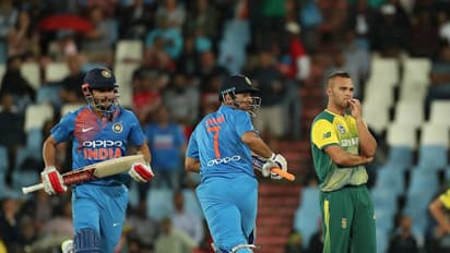 ಕನ್ನಡಿಗ ಪಾಂಡೆ ಮೇಲೆ ಕೆಂಡಾಮಂಡಲವಾದ ಧೋನಿ..! ಅಷ್ಟಕ್ಕೂ ಆಗಿದ್ದೇನು..?