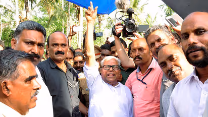Achutanandan, Pinarayi Vijayan file nominations