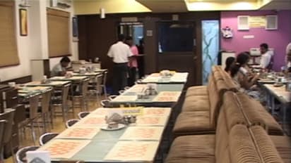 GST ದಿಂದ ಹೊಟೇಲ್'ನ ಊಟ, ತಿಂಡಿ ದರ ದುಪ್ಪಟ್ಟು: ಪುಟ್ಪಾತ್ ಹೊಟೇಲ್'ಗಳ ಮೊರೆ ಹೋದ ಗ್ರಾಹಕರು