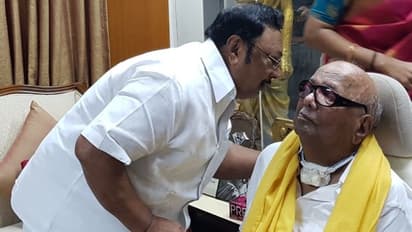 "அப்பா என்னோடு மதுரைக்கு வந்துருங்க..." கலைஞரிடம் கண்ணீர் விட்ட அழகிரி....