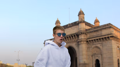 What are fans doing before Justin Bieber performs in Mumbai tonight?