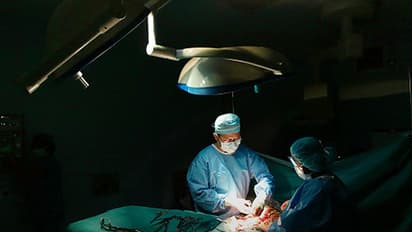 ಕಣ್ಣನ್ನೇ ತೆಗೆದ ಕಣಬುರು ಡಾಕ್ಟರ್..!