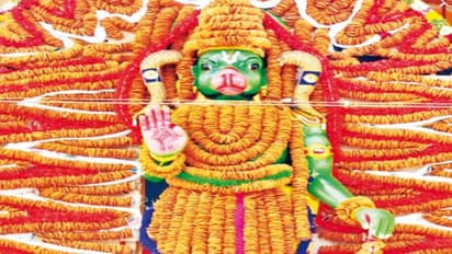 அமாவாசையன்று 27 ஆயிரம் வடைகளை ருசிபார்த்த ஆஞ்சநேயர்…