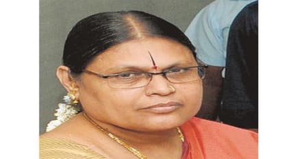 ஆர்.கே நகர் தேர்தல் அதிகாரி பத்மஜா தேவி திடீர் மாற்றம் - பிரவீன் நாயர் நியமனம்