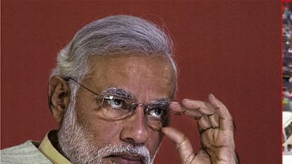 (ವಿಡಿಯೋ)ಪ್ರಧಾನಿ ತವರಲ್ಲೇ GST ಕಾಯ್ದೆಗೆ ಭಾರೀ ವಿರೋಧ: ಬೀದಿಗಿಳಿದ ವ್ಯಾಪಾರಸ್ಥರ ಮೇಲೆ ಲಾಠಿ ಚಾರ್ಜ್