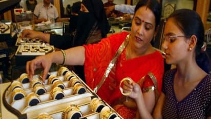 நகை திருடு போயிடுச்சா.. நஷ்ட ஈடு தரும் நகைக்கடைகள்.. எப்படி தெரியுமா?