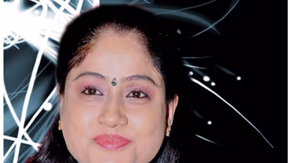 ఆ కుక్కకున్న విలువ కూడ ప్రజలకు లేదా: కేసీఆర్ పై విజయశాంతి ఫైర్