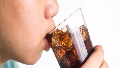 அடிக்கடி சோடா குடிக்கும் பழக்கம் உடையவரா நீங்கள்? உங்களுக்கு இவ்வளவு ஆபத்துகள் வரும்...