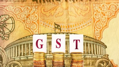 அத்தியாவசிய பொருட்களின் மீதான ஜிஎஸ்டி வரி குறைய வாய்ப்பு..!