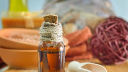 রাতে ঘুমানোর আগে এক ফোঁটা গ্লিসারিন, মুক্তি পাবেন হাজারো সমস্যা থেকে