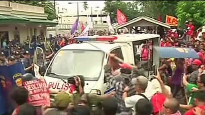 ಪ್ರತಿಭಟನಾಕಾರರ ಮೇಲೆ ವಾಹನವನ್ನೇ ಹತ್ತಿಸಿದ ಪೊಲೀಸರು..!