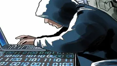 ശമ്പളം പിടിക്കാനുളള സര്ക്കാര് ഉത്തരവ് കത്തിച്ച അധ്യാപികക്കെതിരെ സൈബര് ആക്രമണമെന്ന് പരാതി