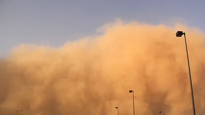 പൊടിക്കാറ്റുകള് പ്രശ്നക്കാരാണ്!