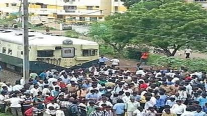 உண்ணாவிரதம் இருந்த மாணவர்கள் திடீர் மயக்கம் – செங்கல்பட்டில் ரயில் மறியல்