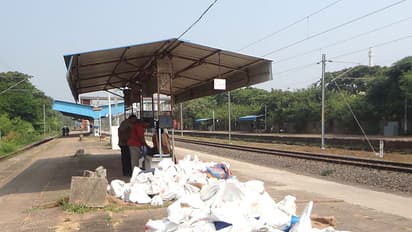 പ്ലസ് ടു പരീക്ഷയുടെ ഉത്തരകടലാസുകള് റെയില്വേ പ്ലാറ്റ് ഫോമില് കൂട്ടിയിട്ട നിലയില്