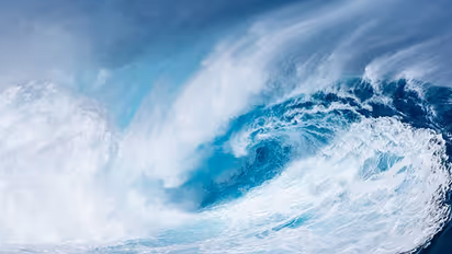  ബുധനാഴ്ച വരെ ഉയർന്ന തിരമാലയ്ക്കും കടലാക്രമണത്തിനും സാധ്യത; കടൽത്തീരത്തുള്ളവർക്ക് ജാഗ്രത നിര്‍ദ്ദേശം