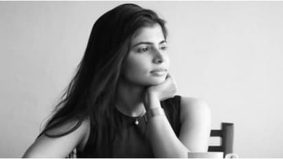 பிரபல பாடகி சின்மயிடம் அமெரிக்காவில் கொள்ளை...