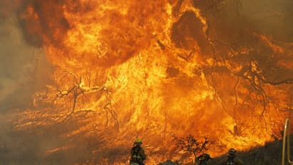 അമേരിക്കയില് വന് തീപിടുത്തം; നൂറുകണക്കിന് വീടുകള് അഗ്നിക്കിരയായി