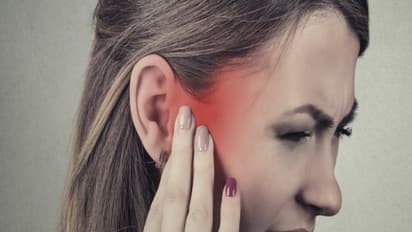 காதுகளில் சேரும் அதிகப்படியான அழுக்கை அகற்றுவது ரொம்ப முக்கியம். ஏன்?