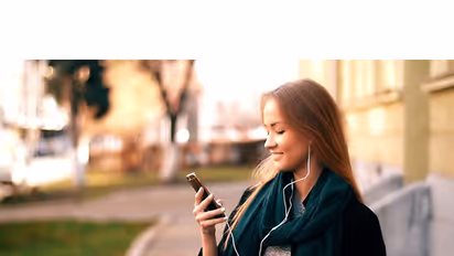 ನಿಮ್ಮ ಇಯರ್’ಫೋನ್’ಗಳೇ ನಿಮ್ಮನ್ನು ಕಿವುಡರನ್ನಾಗಿಸಬಹುದು..!