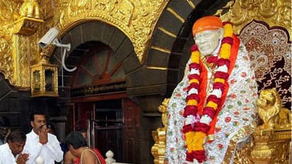 Dwaraka Shankaracharya, a habitual Sai Baba baiter