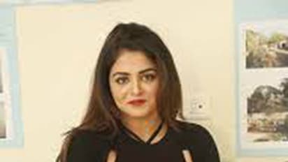 കിടിലന് ലുക്കില് ഗോദ നായിക; വാമികയുടെ വീഡിയോ ഗാനം വൈറല്