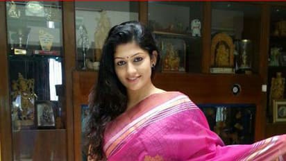 భార్య మళ్లీ హీరోయిన్ అవుతానంది.. మాజీ ముఖ్యమంత్రి ఓకే అన్నాడు